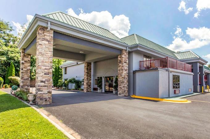 Quality Inn Black Mountain Bagian luar foto